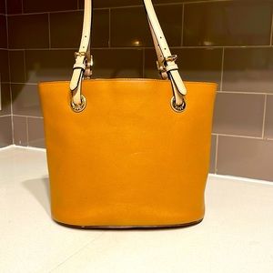 Michael Kors Tote bag. Still in excellent condition!!